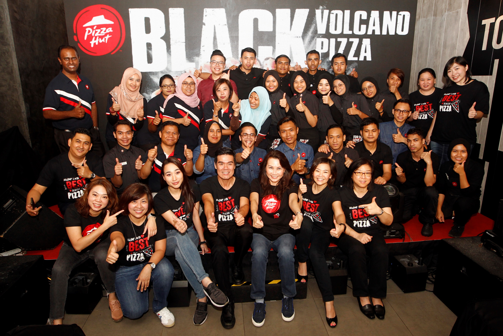 PIZZA HUT Black Volcano Pizza Activation